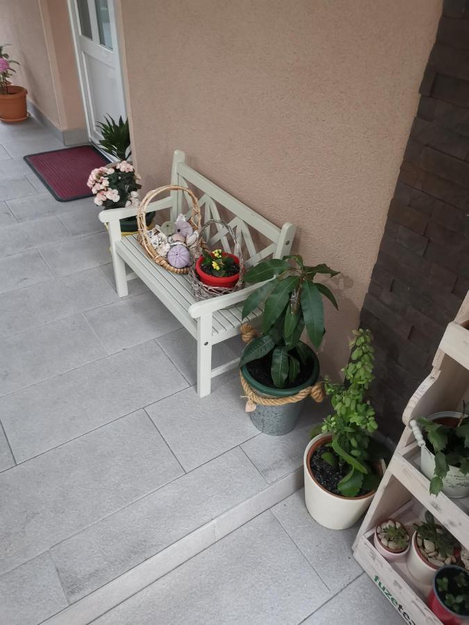 Apartments Luka Rab Town Exterior photo
