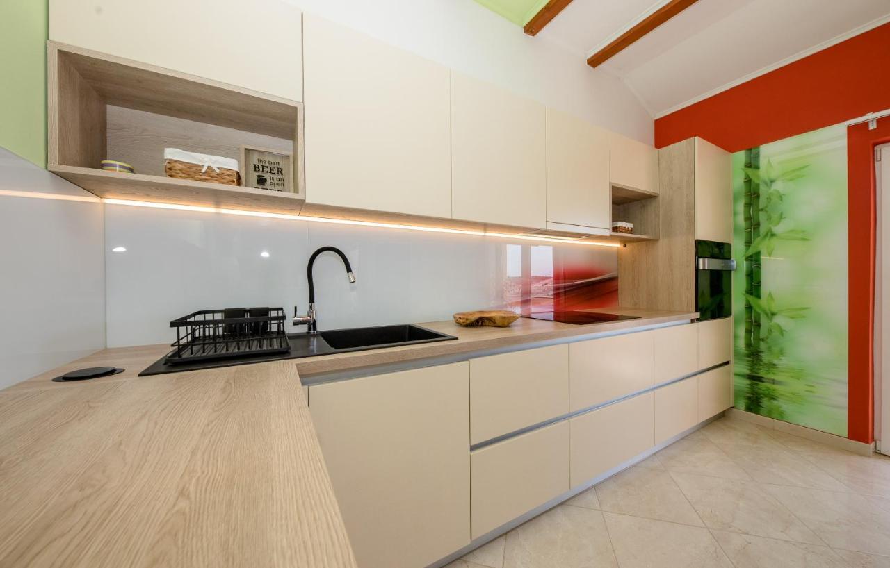 Apartments Luka Rab Town Exterior photo