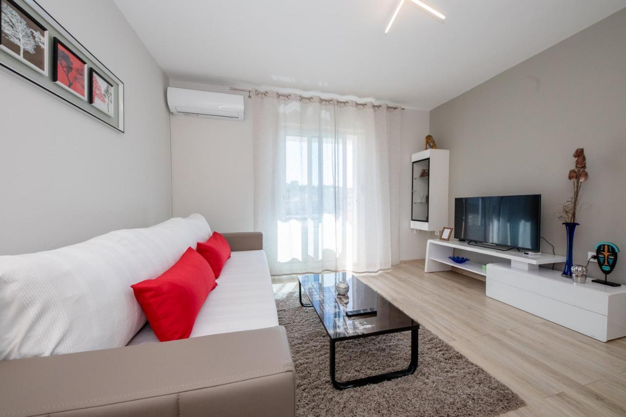 Apartments Luka Rab Town Exterior photo